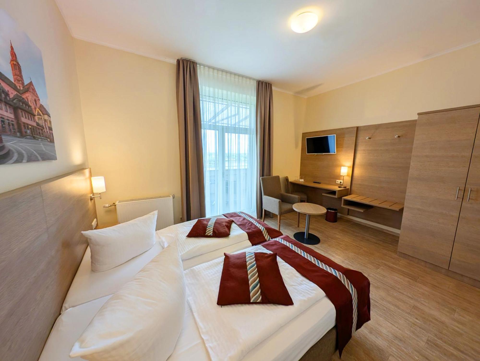 Отель Mainzer Hof Экстерьер фото