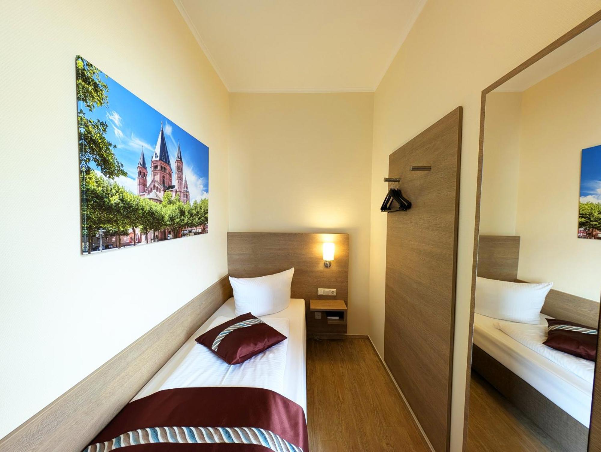 Отель Mainzer Hof Экстерьер фото